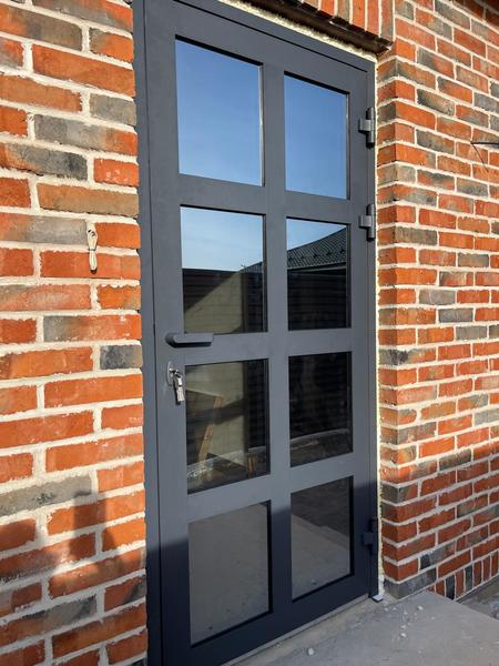 Алюминиевые двери